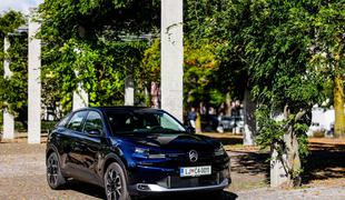 Ko hibrid postane logična izbira: novi Citroën C4 hibrid Business z bogato opremo in dostopno ceno