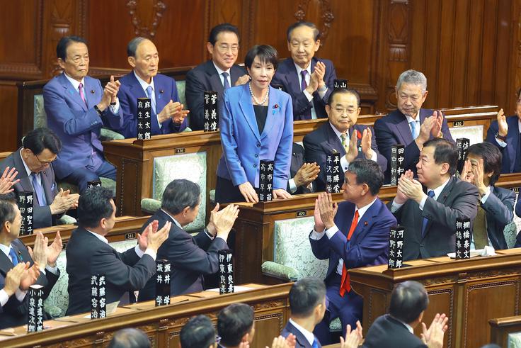 Sanae Takaiči, ki je postala japonska premierka oktobra lani, se je odmaknila od dolgoletnega japonskega pacifizma. Njena administracija si prizadeva za spremembo ustave in podvojitev obrambnih izdatkov na dva odstotka bruto domačega proizvoda (BDP). Japonska vlada je tudi odpravila omejitev izvoza obrambne opreme in odobrila prodajo orožja najbližjim japonskim varnostnim partnerjem. | Foto: Guliverimage