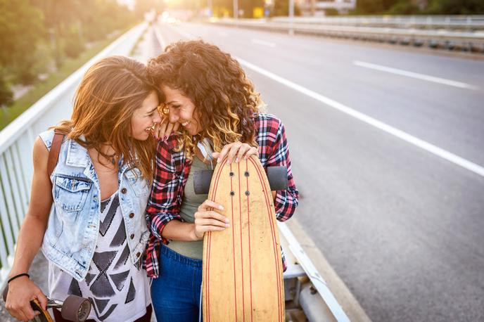 Prijateljici, ženski | Obogatite svoje življenje z manj in mu tako podarite veliko VEČ.  | Foto Thinkstock