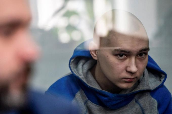 21-letni Vadim Šišimarin je 28. februarja, le štiri dni po začetku invazije, s strelom v glavo ubil 62-letnega ukrajinskega civilista.  | Foto: Reuters