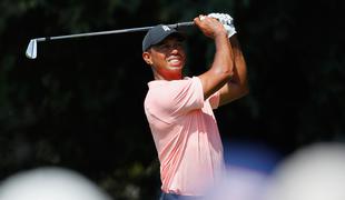 Tiger Woods je po hudi prometni nesreči prestal operacijo
