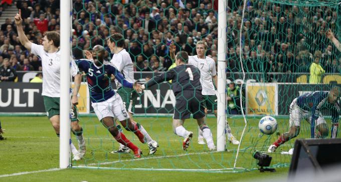 Francozi so se na SP uvrstili po kontroverznem golu. | Foto: Reuters