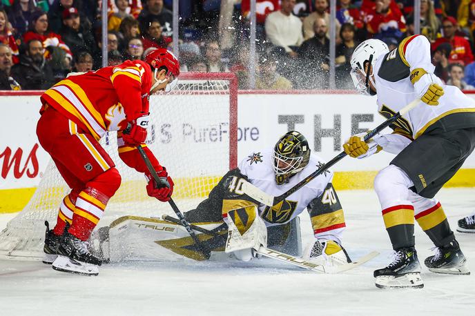 Vegas Golden Knights Calgary Flames | Vegas Golden Knights so izgubili roti Calgary Flames. | Foto Reuters