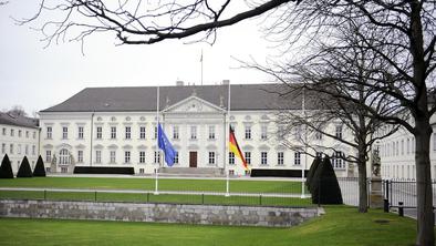 Rezidenco nemškega predsednika napadli z molotovko