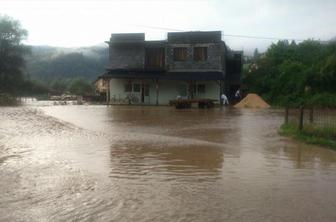 Nove poplave v BiH: poplavljenih več hiš in šola (foto in video)