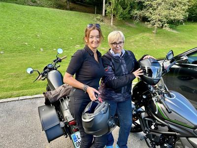 Pirc Musar in Fajon na skupno vožnjo z motorjem: "Punce na motorju smo zakon"