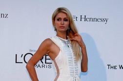 Paris Hilton s svojimi parfumi postaja še bogatejša