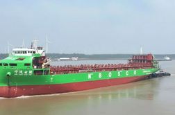 Nov začetek? Ladja, ki v kontejnerjih nima le tovora.