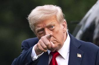 Vse morajo objaviti: Trump podpisal zakon za objavo Epsteinovih dosjejev