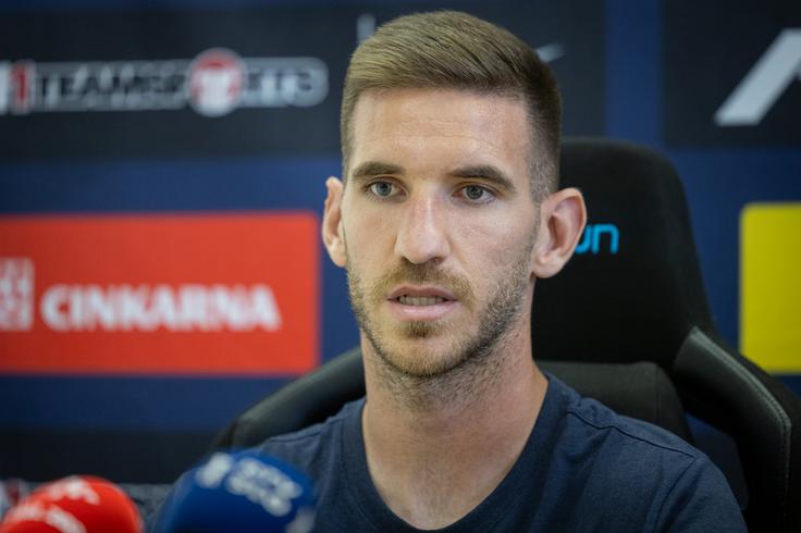  "S svojo igro bomo skušali pritisniti na njih, da bi nam pustili čim več prostora. Naš cilj je pritisniti na nasprotnikov gol," pravi Damjan Vuklišević. | Foto: Bor Slana/STA