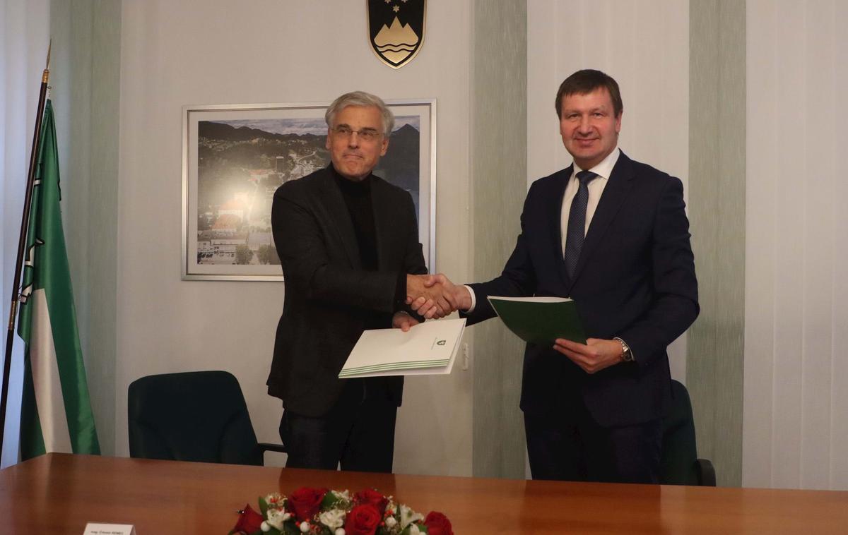 Podpis pogodbe za gradnjo najemnih stanovanj, Rogaška Slatina | Po današnjem podpisu pogodbe za zemljišče, veliko skoraj 1.480 kvadratnih metrov, bo kot investitor novega objekta nastopal sklad. | Foto Občina Rogaška Slatina