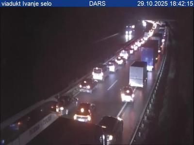 Prometna nesreča na primorski avtocesti. Ta je popolnoma zaprta.