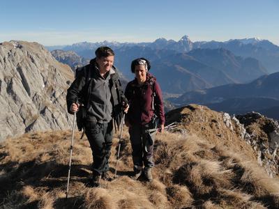 Ena bolj nenavadnih gorniških knjig, ki sporoča - svet je lep