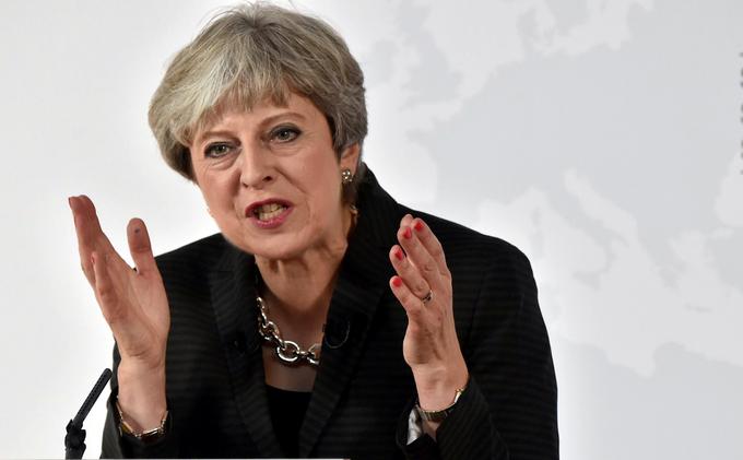 Britanska premierka Theresa May je danes izrazila zaskrbljenost, da sta bila v Veliki Britaniji živčnemu strupu novičok izpostavljena še dva človeka. | Foto: Reuters