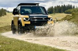 Land rover defender: poln nostalgije, zanj meja izven urejenih cest še vedno skoraj ni