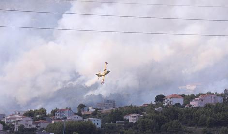 Split in okolica v dimu: nad Solinom še vedno gori, na pomoč gasilci iz Zagreba #video