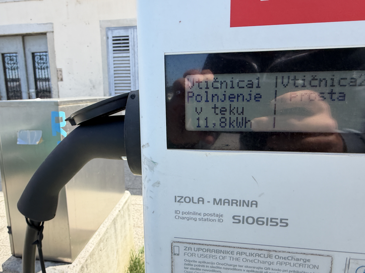 Dobro uro polnjenja za 11,8 kWh pridobljene energije. | Foto: Gregor Pavšič