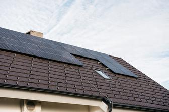 To o sončnih elektrarnah pravi umetna inteligenca