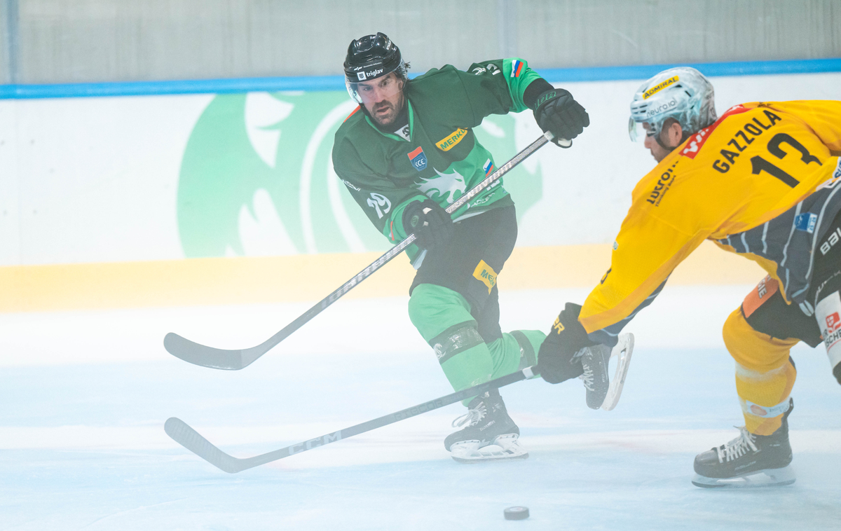 HK Olimpija : Vienna Capitals, Alex Petan | Olimpija pred domačimi gledalci lovi četrto zaporedno zmago. | Foto Domen Jančič