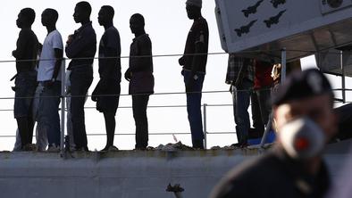 Vedno več prebežnikov: italijanska mornarica rešila še 800 migrantov