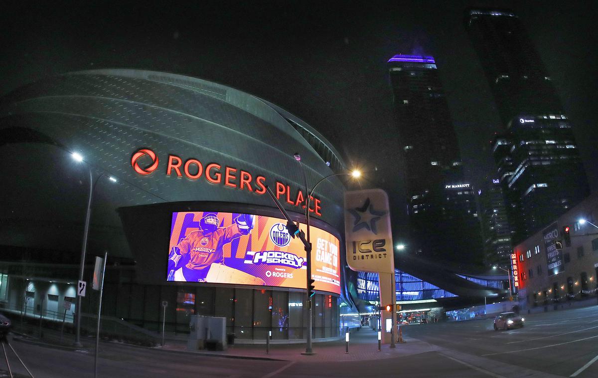 Edmonton | Pet članov Edmonton Oilers je po skoraj treh mesecih v ponedeljek skupaj treniralo v domači dvorani Rogers Place. | Foto Reuters