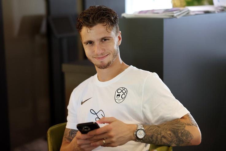 Luka Zahović je prvič na velikem tekmovanju nastopil leta 2012. Takrat je Slovenija gostila Euro do 17 let. Zahović je dosegel edini slovenski gol na tekmovanju. Dvanajst let pozneje je dolgo časa kandidiral za nastop na članskem Euru 2024, a ga je selektor Matjaž Kek prečrtal med zadnjimi.  | Foto: Aleš Fevžer