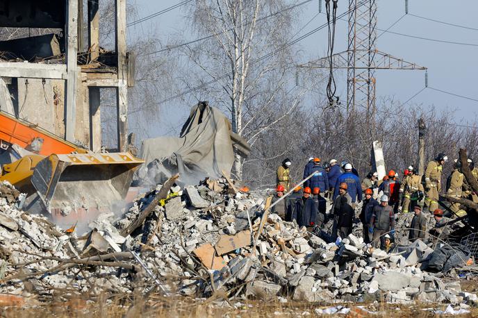 Makijvka | V ruševinah poslopja na območju pod nadzorom Rusije so našli nova trupla. | Foto Reuters