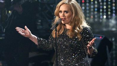 Adele po stopinjah Beyonce?