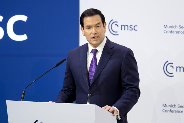 Merz ne razume, zakaj so udeleženci Münchenske varnostne konference ploskali ameriškemu zunanjemu ministru Marcu Rubiu po koncu njegovega govora. Za Merza je Rubio le Trump v prijaznejši obliki. | Foto: Guliverimage