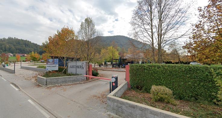 Na prostoru diskoteke Lipa danes stoji klub Club Seven, kot so ga preimenovali Zavašnikovi. | Foto: Google Maps/posnetek zaslona
