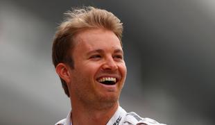 Hamilton sprožil hudournik na Rosbergov mlin