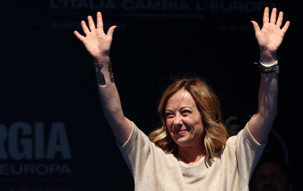 Giorgia Meloni | Melonijeva v Italiji vodi koalicijo, v kateri so poleg njenih skrajno desnih Bratov Italije še desna Liga in desnosredinska Naprej Italija. | Foto Reuters