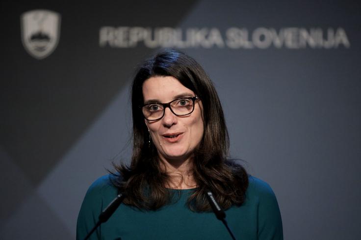 Kustečeva je danes predstavila sprostitvene ukrepe, ki veljajo za individualne športne panoge in pod istimi pogoji tudi za ekipne športe, ki pa še ne smejo vaditi v skupinah. | Foto: Daniel Novakovič/STA
