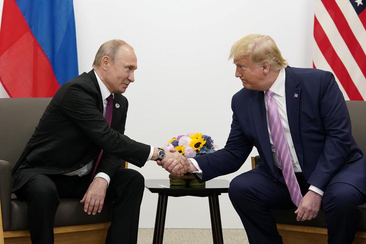 Iz Kremlja so v nedeljo sporočili, da se je ruski predsednik Vladimir Putin v telefonskem pogovoru zahvalil ameriškemu kolegu Donaldu Trumpu za obveščevalne informacije, s katerimi so preprečili napad. | Foto: Reuters