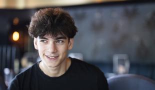 Iz bolniške postelje na modno pisto: neverjetna pot pogumnega Jana