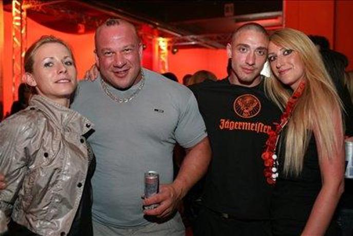 Klub Pacha? Ne, vrti pa Morales.