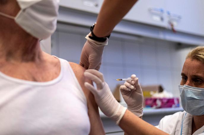 Cepljenje na Madžarskem | Na Madžarskem so začeli cepiti s cepivom proti covid-19 kitajskega proizvajalca Sinopharm. | Foto Reuters