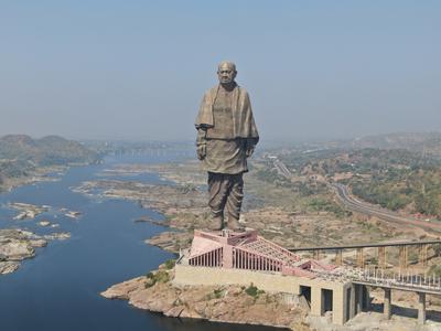 Najvišji kipi na svetu segajo med oblake. Bodo zgradili še višje?