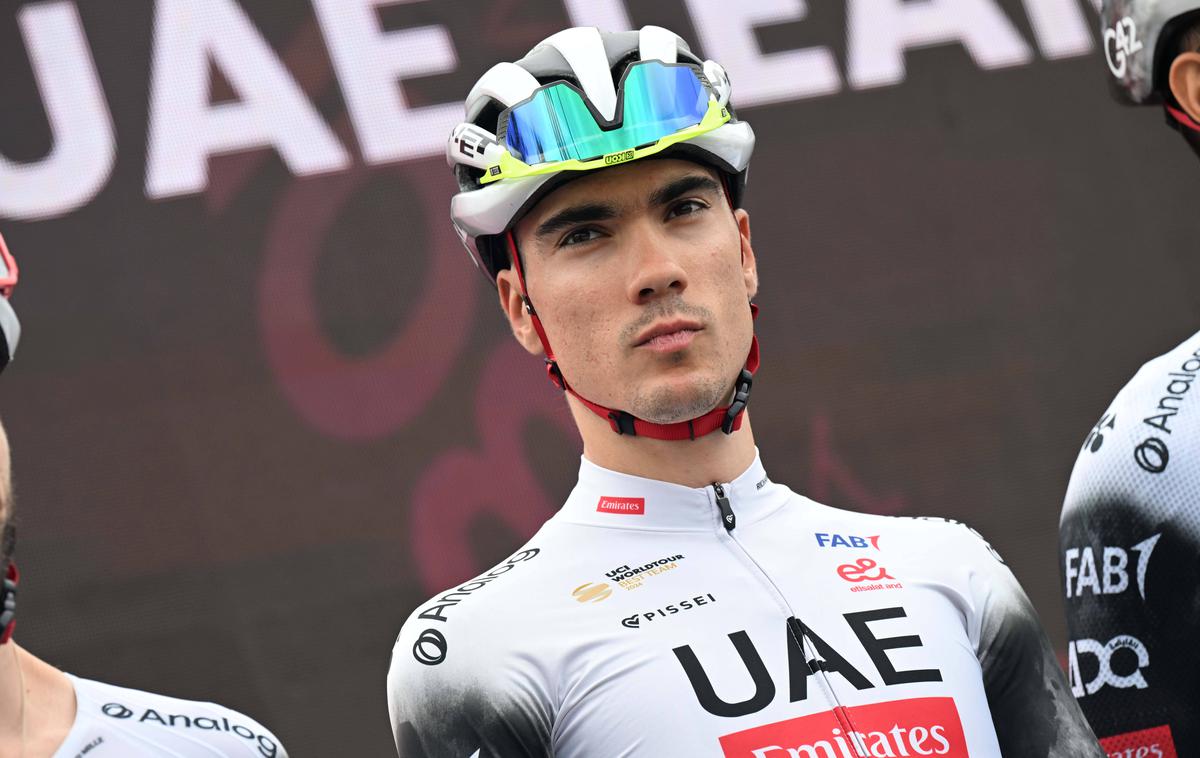 Juan Ayuso | Juan Ayuso je pred štartom desete etape puščice uperil proti vodstvu ekipe UAE Emirates. | Foto Guliverimage