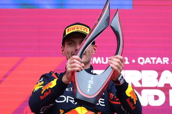 Verstappen zmagovalec Bakuja, Piastri končal v ogradi