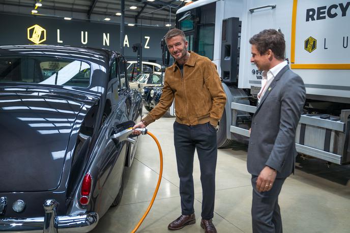 Lunaz Beckham | David Beckham poleg enega izmed že predelanih Lunazovih klasičnih avtomobilov. | Foto Lunaz