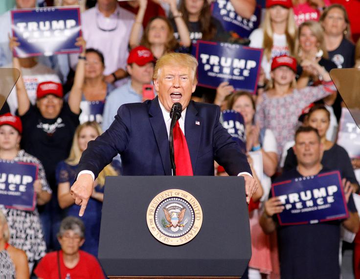 Podporniki ameriškega predsednika Donalda Trumpa so skandirali proti demokratski kongresnici Ilhan Omar, ki je bila rojena v Somaliji. | Foto: Reuters