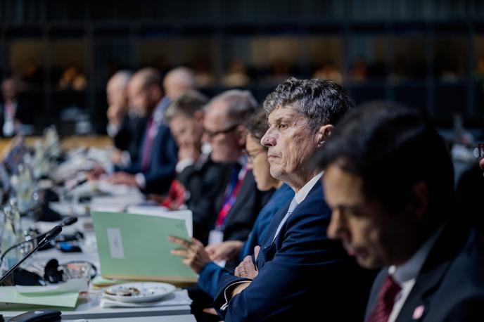 Borut Sajovic, Kopenhagen, obrambni ministri | Zasedanje je bilo tudi priložnost za razpravo o naporih za tesnejše sodelovanje in integracijo Evropske unije z Ukrajino na področju obrambne industrije ter nadaljnji podpori operaciji EUMAM Ukrajina. Na razpravi je bila tudi namestnica generalnega sekretarja Nata Radmila Šekerinska.  | Foto Svet EU