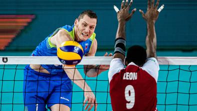 Dosegel kar 54 točk, a ostaja v črni luknji