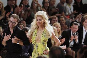 Paris Hilton blestela na ukrajinskih modnih brveh