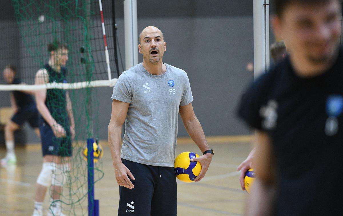 slovenska odbojkarska reprezentanca, Fabio Soli | Selektor Fabio Soli ima zaradi bolezni na treningih v pripravah na drugi turnir na voljo okrnjeno reprezentanco. | Foto Aleš Oblak