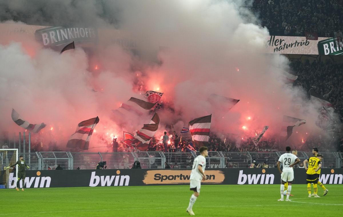 St. Pauli | St. Pauli iz Hamburga ni eden večjih klubov, ima pa množično in strastno navijaško bazo. | Foto Guliverimage