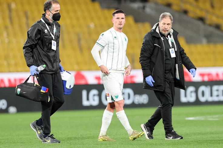 Pred tremi tedni si je na gostovanju pri atenskem Aeku poškodoval stegensko mišico. Igrišče je moral zapustiti že po 13 minutah. | Foto: Levadiakos