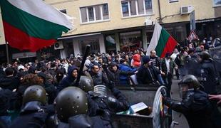 Več deset tisoč Bolgarov protestiralo proti visokim računom za elektriko (video)