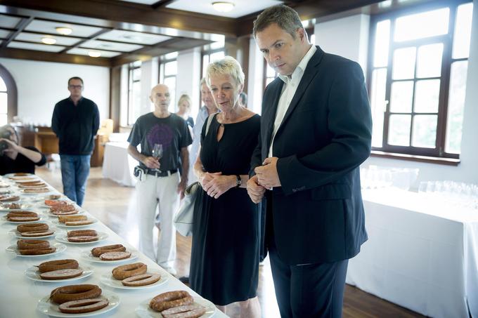 Med obiskovalci in pokuševalci je bil tudi minister Dejan Židan, ki je znova poudaril, da bi morali Slovenci biti ponosni, kako dobro hrano imamo. | Foto: 